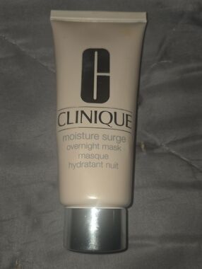 Clinique Moisture Surge Overnight Mask - Pale Pink Tube with Silver Cap